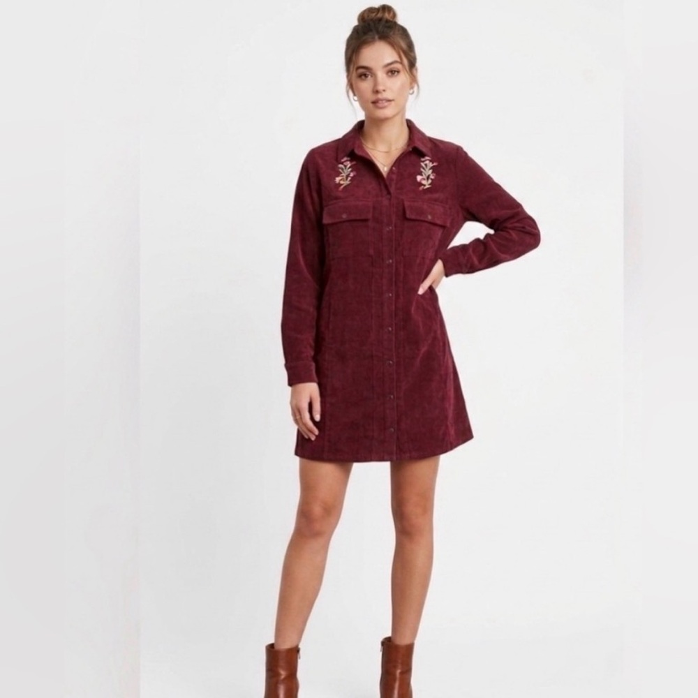 Native Youth Burgundy Corduroy
Shirt Dress w/ Appliquéd Embellishment-MED- EUC